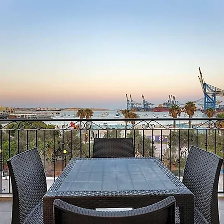 Luxurious Duplex Seafront W/ Amazing Sea Views