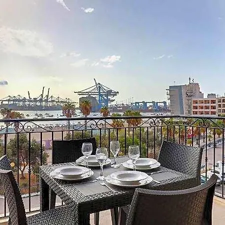 Luxurious Duplex Seafront W/ Amazing Sea Views 호텔