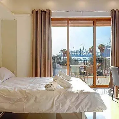 Luxurious Duplex Seafront W/ Amazing Sea Views 4*