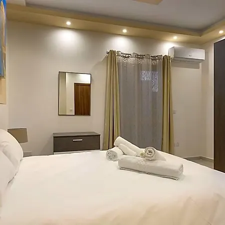 Luxurious Duplex Seafront W/ Amazing Sea Views 4*